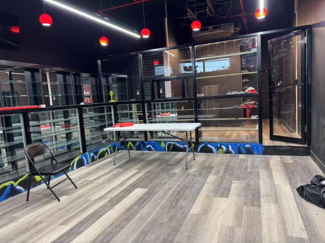 旺铺招租手快才有：罗斯福大道108街一楼新店面约700呎+两个洗手间+地下室约1 class=