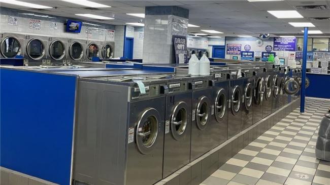 30多年街角洗衣店，64台机器(12年新，已付清），约2200尺店面5800尺地 class=