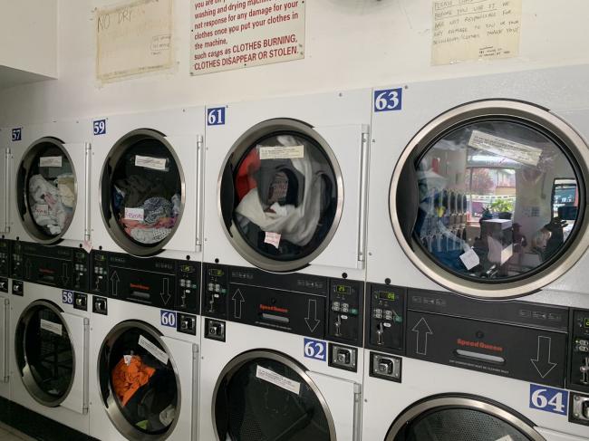 30多年街角洗衣店，64台机器(12年新，已付清），约2200尺店面6-7个车位 class=